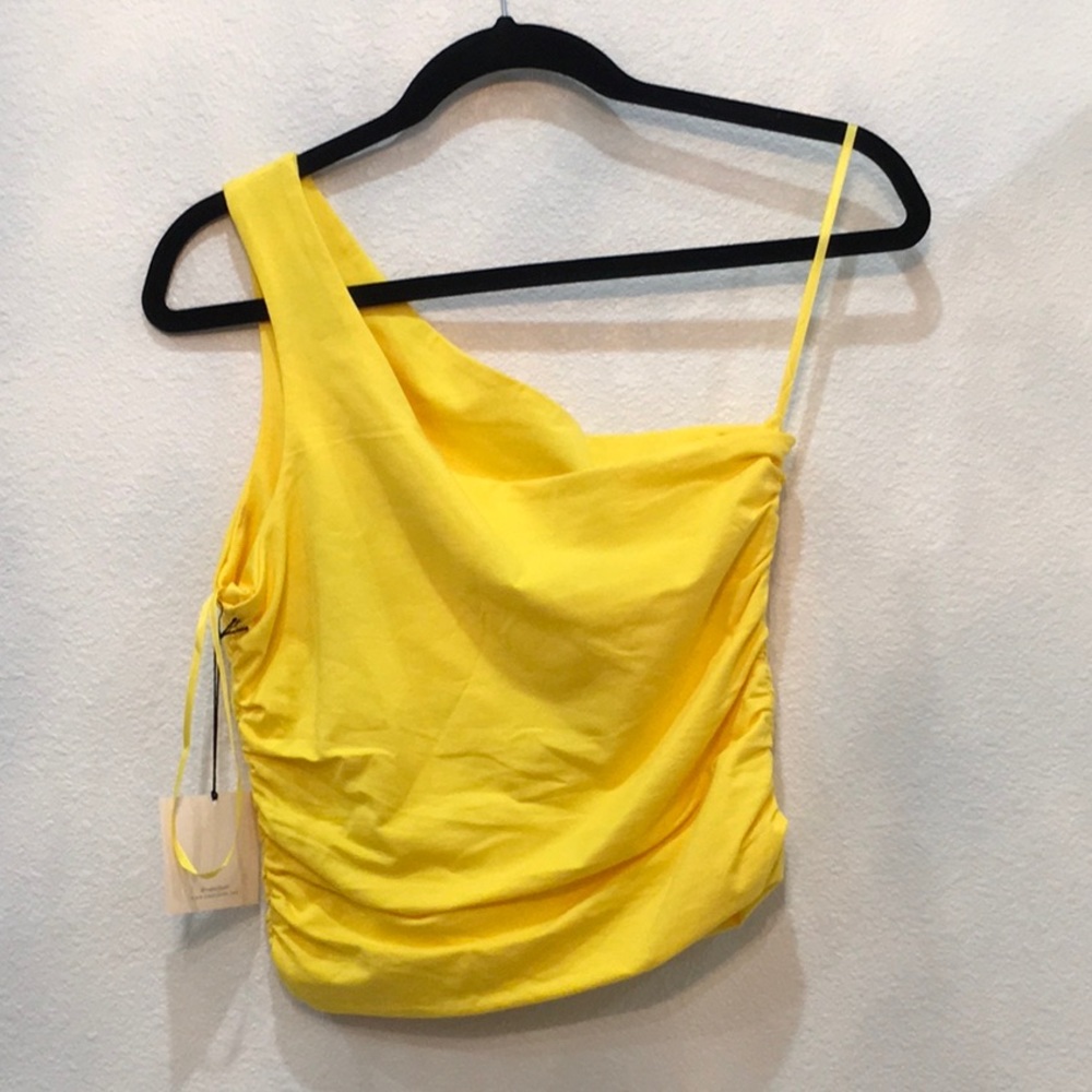 Super down one shoulder top